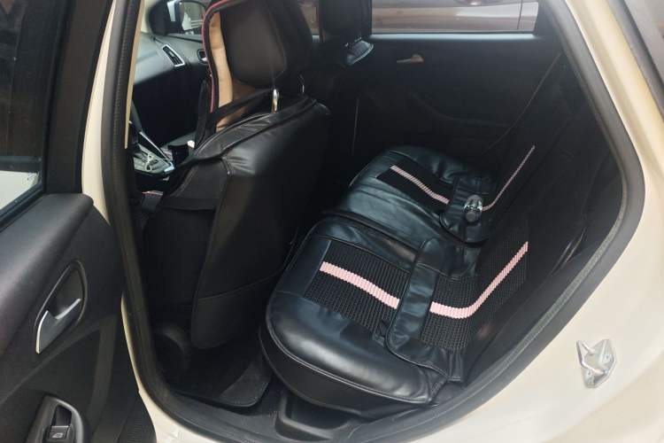 Used Ford Focus 2017 Sedan 1.6L Automatic Fashion Edition Smart Drive Version Left Rear Seat