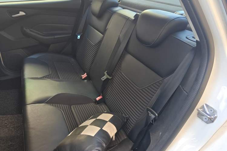 Used Ford Focus 2017 Sedan 1.6L Manual Fashion Edition Smart Drive Version Left Rear Seat