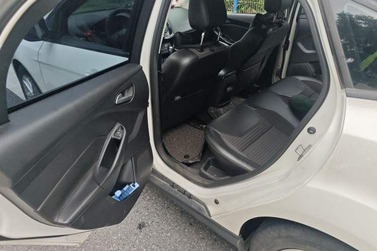 Used Ford Focus 2017 Sedan 1.6L Automatic Fashion Edition Smart Drive Version Left Rear Seat