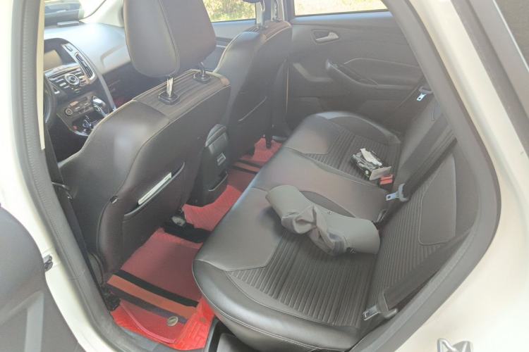 Used Ford Focus 2017 Sedan 1.6L Automatic Fashion Edition Smart Drive Version Left Rear Seat