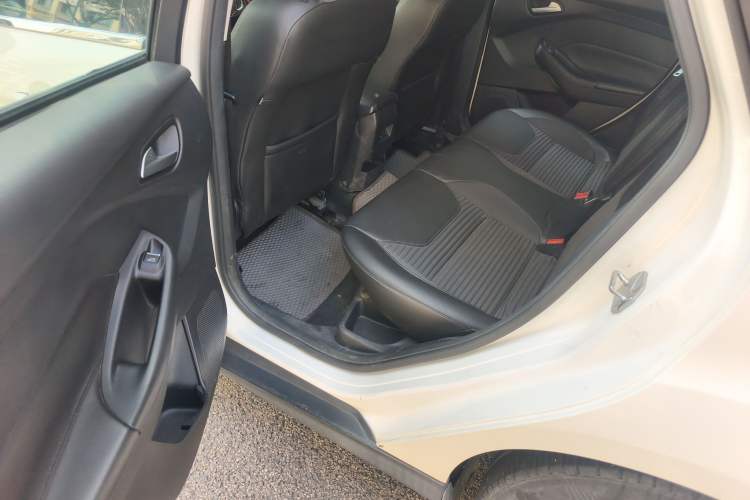 Used Ford Focus 2017 Sedan 1.6L Manual Fashion Edition Smart Drive Version Left Rear Seat