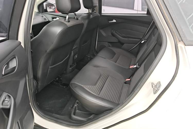 Used Ford Focus 2017 Sedan 1.6L Automatic Fashion Edition Smart Drive Version Left Rear Seat