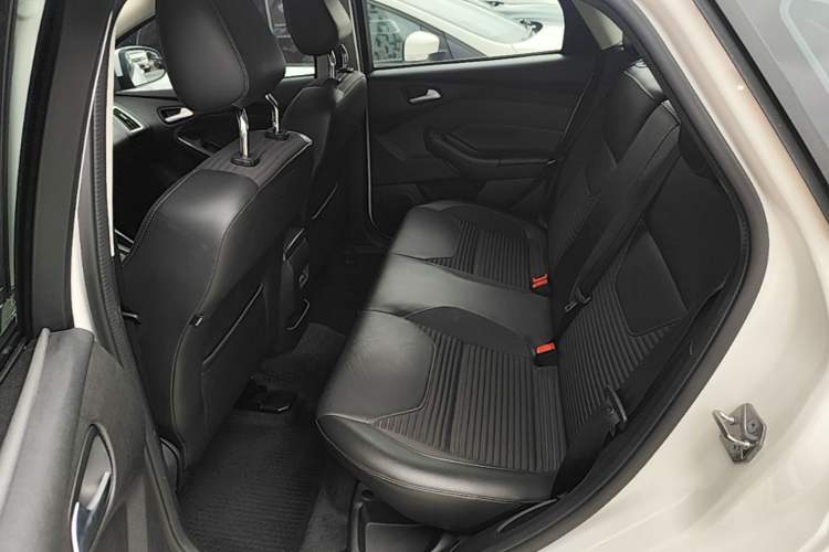 Used Ford Focus 2017 Hatchback 1.6L Automatic Fashion Edition Smart Drive Version Left Rear Seat