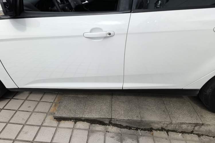Used Ford Focus 2017 Hatchback 1.6L Automatic Comfort Plus SmartDrive Edition Left Side Sill