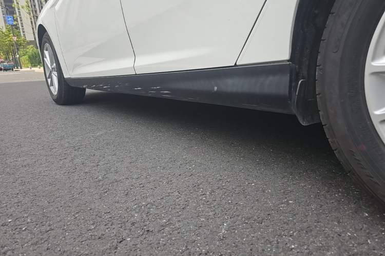 Used Ford Focus 2017 Sedan 1.6L Automatic Fashion Edition Smart Drive Version Left Side Sill