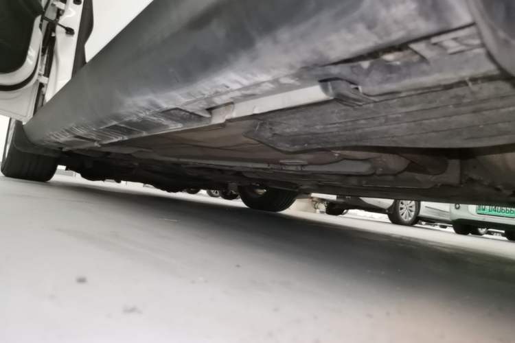 Used Ford Focus 2017 Hatchback 1.6L Automatic Fashion Edition Smart Drive Version Left Side Sill