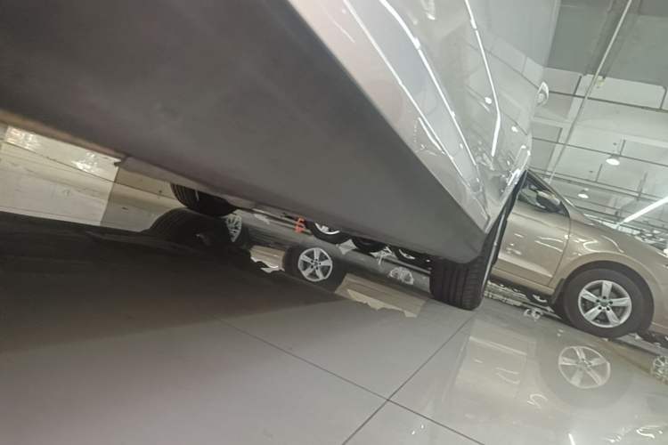 Used Ford Focus 2017 Hatchback 1.6L Automatic Fashion Edition Smart Drive Version Left Side Sill