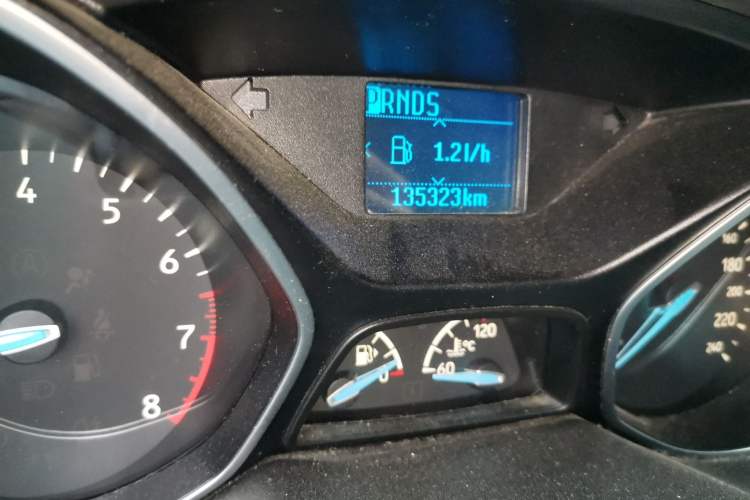 Used Ford Focus 2017 Hatchback 1.6L Automatic Fashion Edition Smart Drive Version Odometer Close Up
