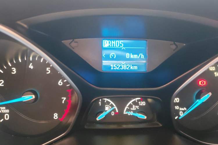 Used Ford Focus 2017 Sedan 1.6L Automatic Fashion Edition Smart Drive Version Odometer Close Up