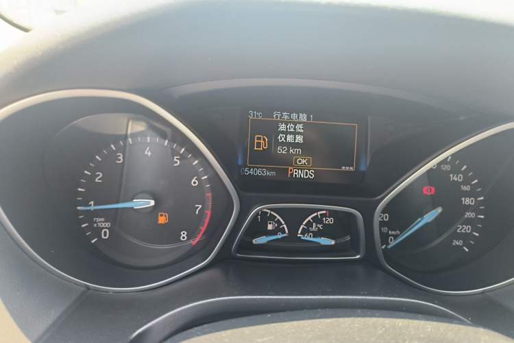 Used Ford Focus 2017 Sedan EcoBoost 180 Automatic Elite Model Odometer Close Up