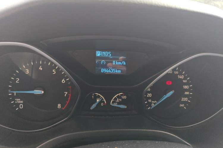 Used Ford Focus 2017 Hatchback 1.6L Automatic Fashion Edition Smart Drive Version Odometer Close Up