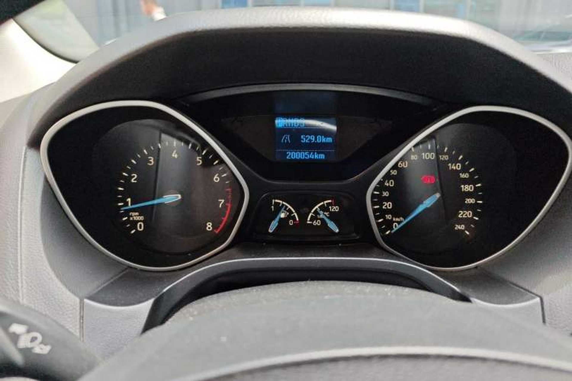 Used Ford Focus 2017 Sedan 1.6L Automatic Comfort Plus SmartDrive Edition Odometer Close Up