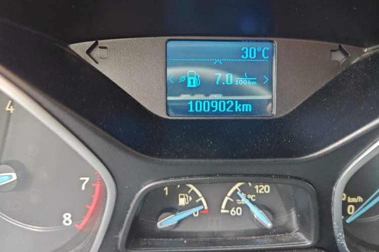 Used Ford Focus 2017 Sedan EcoBoost 125 Manual – Ultra-Style Edition with SmartDrive Features Odometer Close Up
