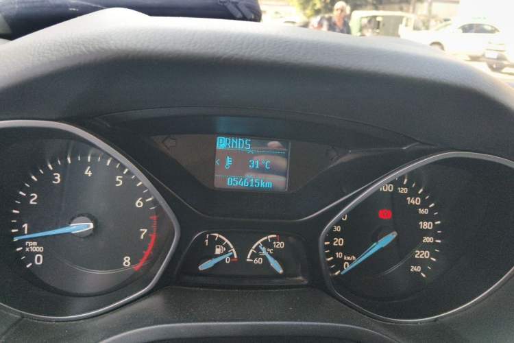 Used Ford Focus 2017 Sedan 1.6L Automatic Fashion Edition Smart Drive Version Odometer Close Up