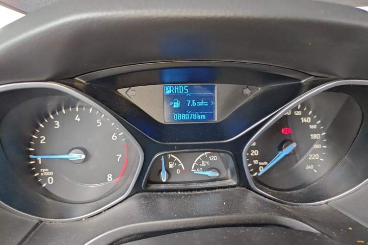 Used Ford Focus 2017 Sedan 1.6L Automatic Fashion Edition Smart Drive Version Odometer Close Up