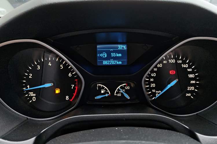 Used Ford Focus 2017 Sedan 1.6L Manual Fashion Edition Smart Drive Version Odometer Close Up