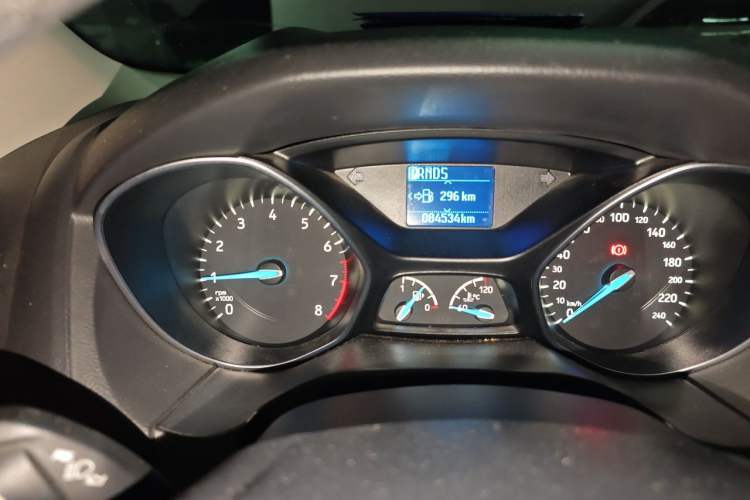 Used Ford Focus 2017 Sedan 1.6L Automatic Fashion Edition Smart Drive Version Odometer Close Up