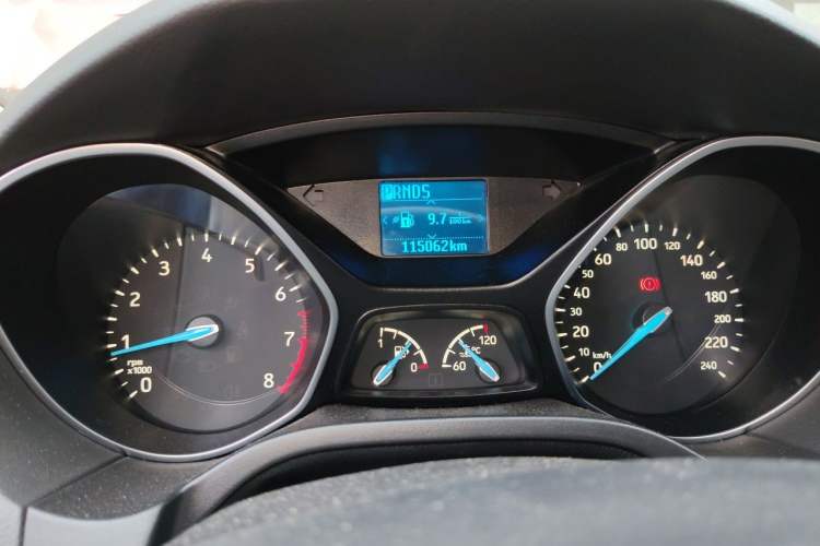 Used Ford Focus 2017 Sedan 1.6L Automatic Fashion Edition Smart Drive Version Odometer Close Up