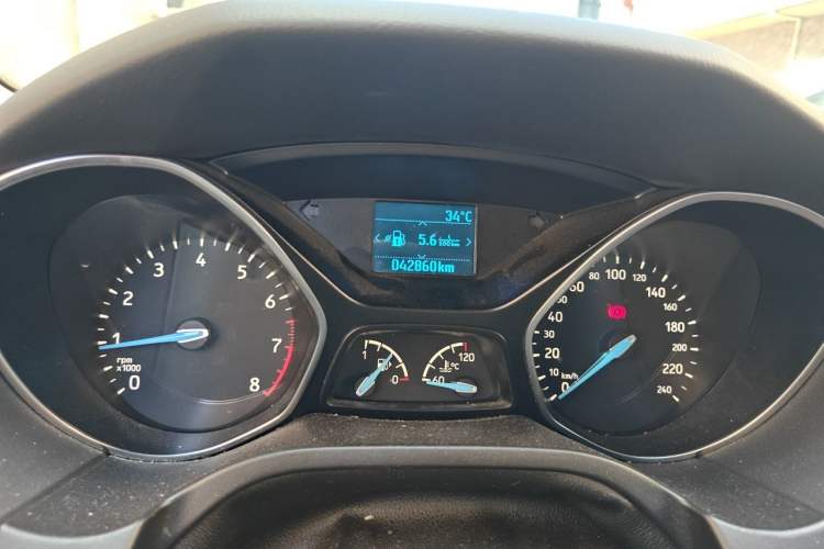 Used Ford Focus 2017 Sedan 1.6L Manual Fashion Edition Smart Drive Version Odometer Close Up