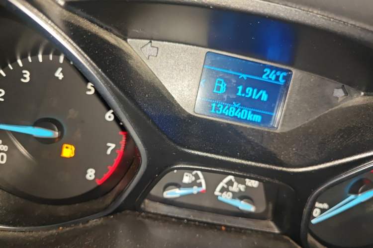 Used Ford Focus 2017 Sedan 1.6L Manual Fashion Edition Smart Drive Version Odometer Close Up