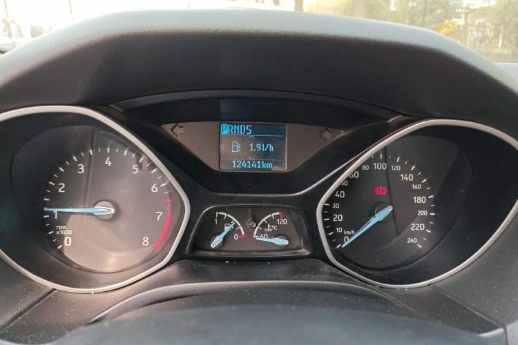 Used Ford Focus 2017 Sedan 1.6L Automatic Comfort Plus SmartDrive Edition Odometer Close Up