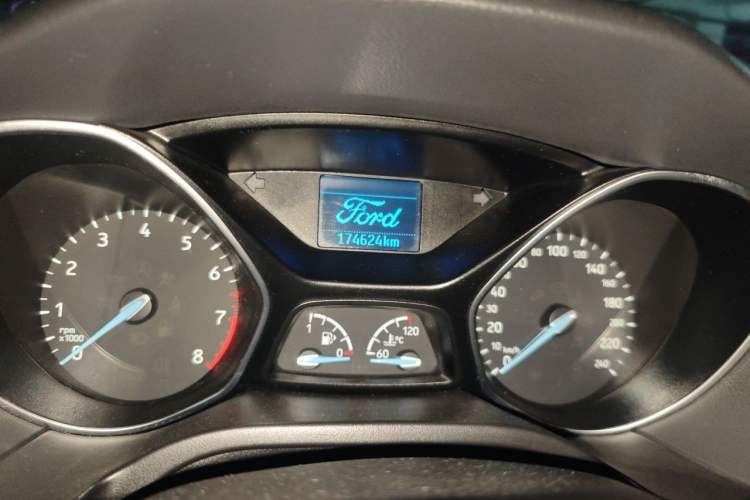 Used Ford Focus 2017 Sedan 1.6L Manual Fashion Edition Smart Drive Version Odometer Close Up