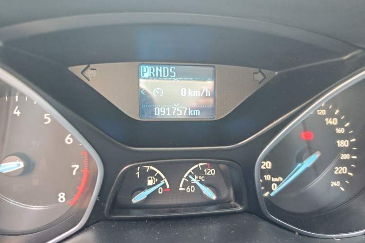 Used Ford Focus 2017 Sedan 1.6L Automatic Fashion Edition Smart Drive Version Odometer Close Up