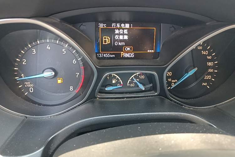 Used Ford Focus 2017 Sedan EcoBoost 180 Automatic Elite Model Odometer Close Up