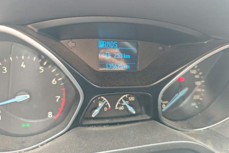 Used Ford Focus 2017 Sedan 1.6L Automatic Fashion Edition Smart Drive Version Odometer Close Up