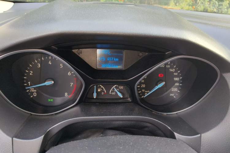 Used Ford Focus 2017 Sedan 1.6L Automatic Fashion Edition Smart Drive Version Odometer Close Up