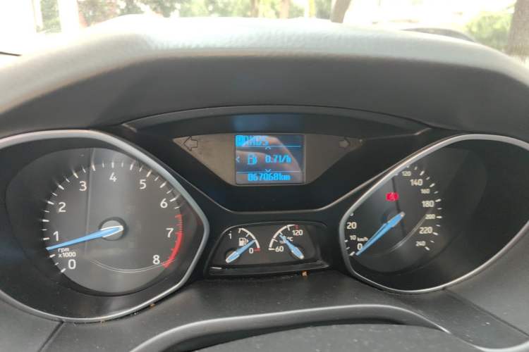 Used Ford Focus 2017 Sedan 1.6L Automatic Fashion Edition Smart Drive Version Odometer Close Up