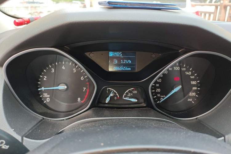 Used Ford Focus 2017 Sedan 1.6L Automatic Fashion Edition Smart Drive Version Odometer Close Up