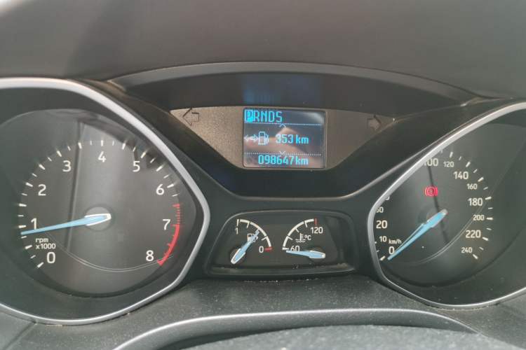 Used Ford Focus 2017 Sedan 1.6L Automatic Fashion Edition Smart Drive Version Odometer Close Up