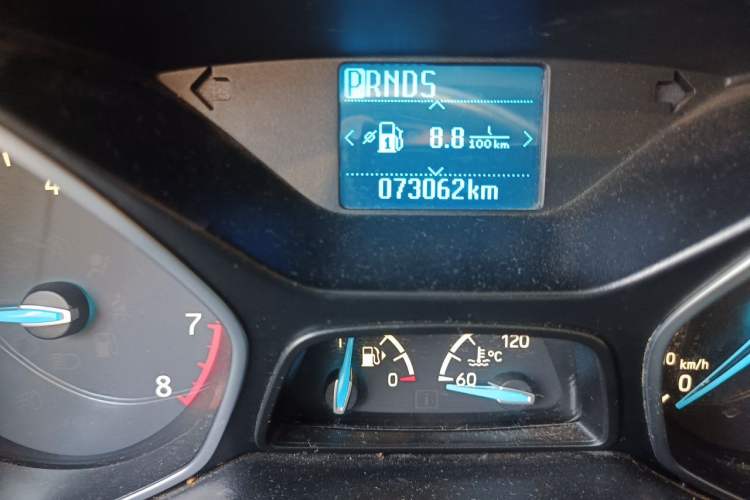 Used Ford Focus 2017 Sedan 1.6L Automatic Fashion Edition Smart Drive Version Odometer Close Up