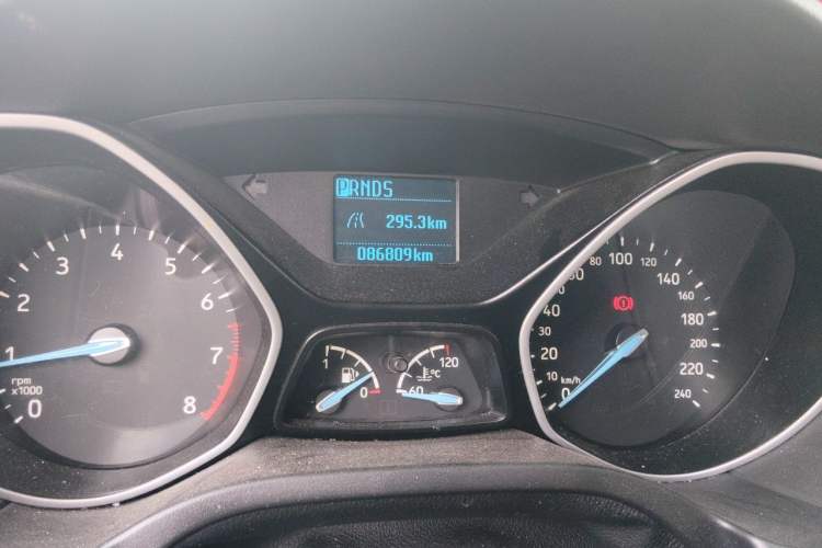 Used Ford Focus 2017 Sedan 1.6L Automatic Comfort Plus SmartDrive Edition Odometer Close Up