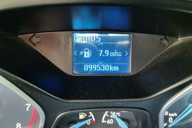 Used Ford Focus 2017 Sedan 1.6L Automatic Fashion Edition Smart Drive Version Odometer Close Up