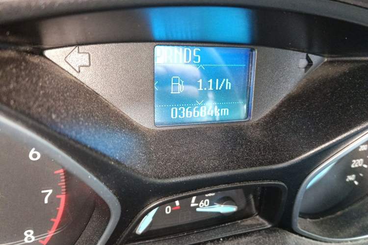 Used Ford Focus 2017 Hatchback 1.6L Automatic Fashion Edition Smart Drive Version Odometer Close Up