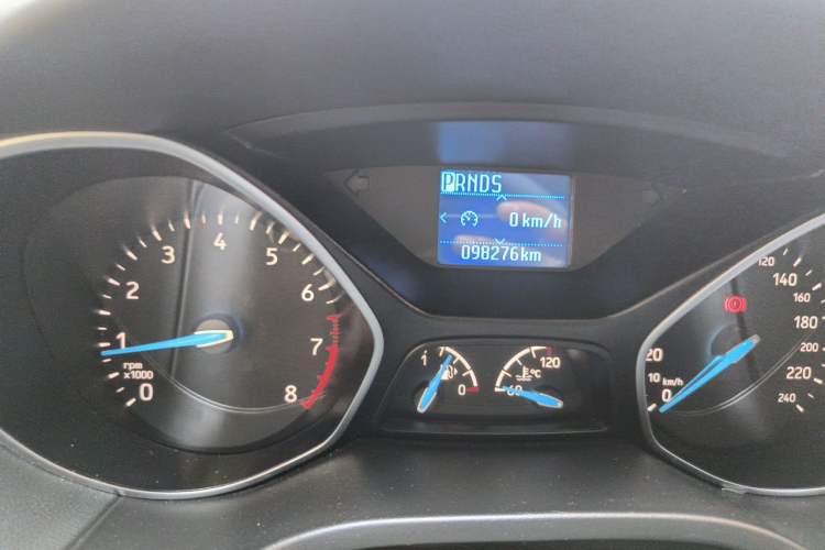 Used Ford Focus 2017 Sedan 1.6L Automatic Fashion Edition Smart Drive Version Odometer Close Up