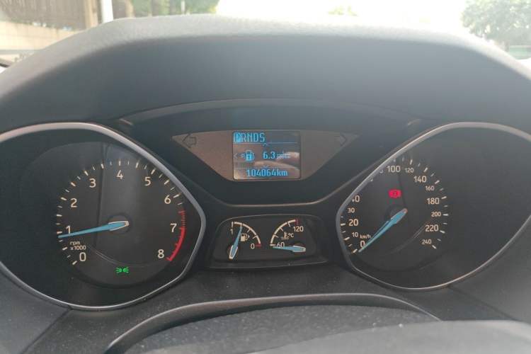 Used Ford Focus 2017 Sedan 1.6L Automatic Fashion Edition Smart Drive Version Odometer Close Up