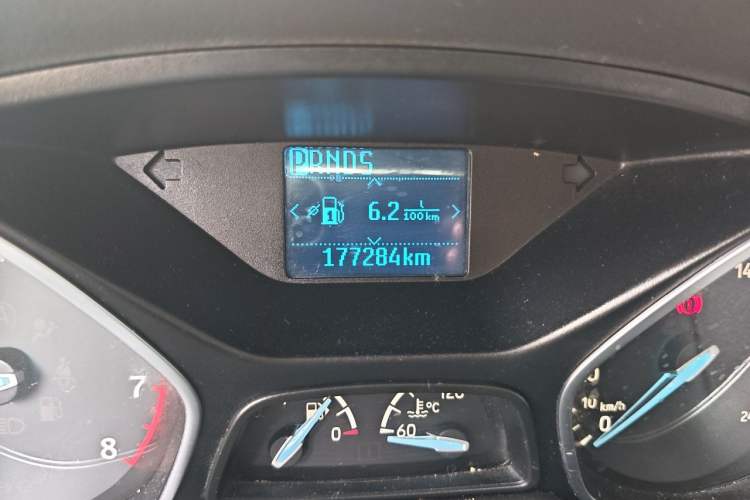 Used Ford Focus 2017 Sedan 1.6L Automatic Fashion Edition Smart Drive Version Odometer Close Up