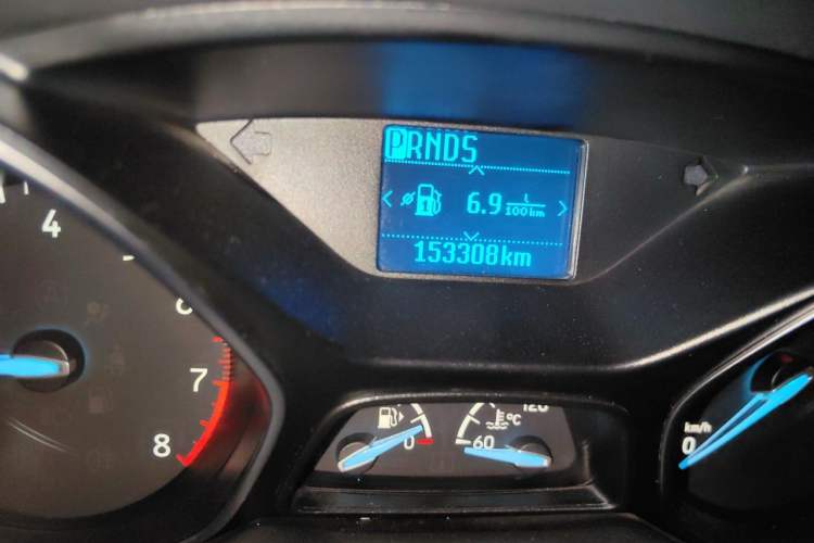 Used Ford Focus 2017 Sedan 1.6L Automatic Fashion Edition Smart Drive Version Odometer Close Up