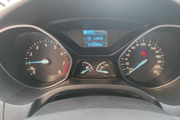 Used Ford Focus 2017 Hatchback 1.6L Automatic Fashion Edition Smart Drive Version Odometer Close Up