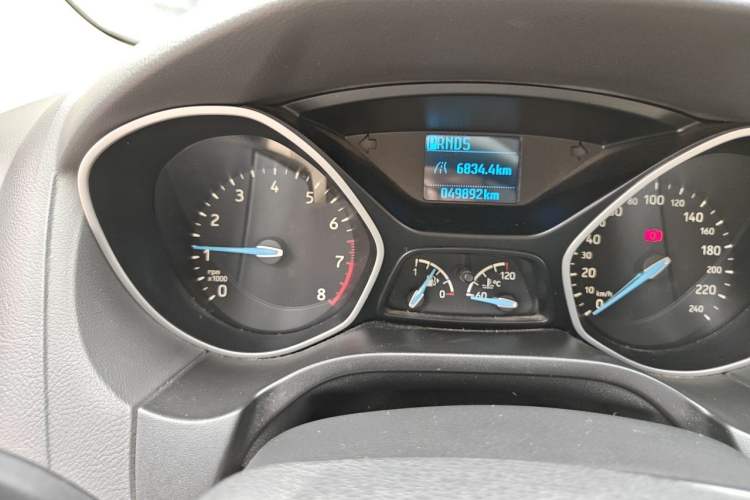 Used Ford Focus 2017 Sedan 1.6L Automatic Comfort Plus SmartDrive Edition Odometer Close Up