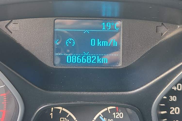 Used Ford Focus 2017 Sedan 1.6L Manual Fashion Edition Smart Drive Version Odometer Close Up