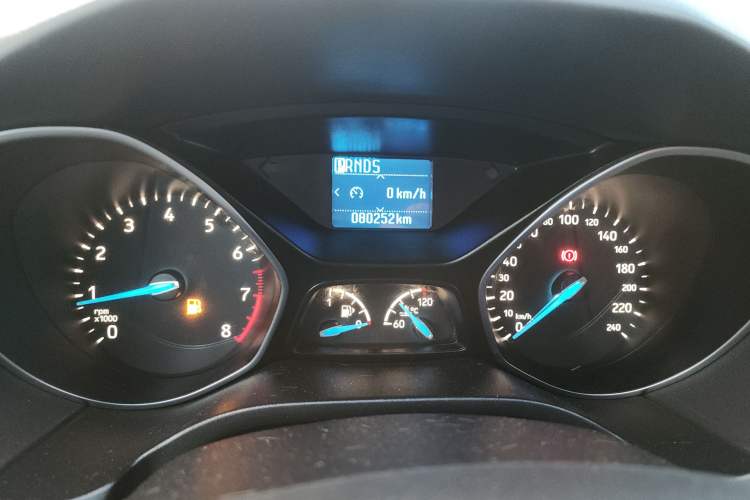 Used Ford Focus 2017 Sedan EcoBoost 125 Automatic Supreme Style SmartDrive Edition Odometer Close Up