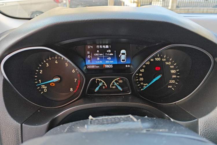 Used Ford Focus 2017 1.5T CTCC White and Black Limited Edition Odometer Close Up
