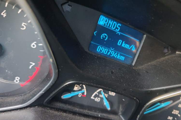 Used Ford Focus 2017 Sedan 1.6L Automatic Fashion Edition Smart Drive Version Odometer Close Up