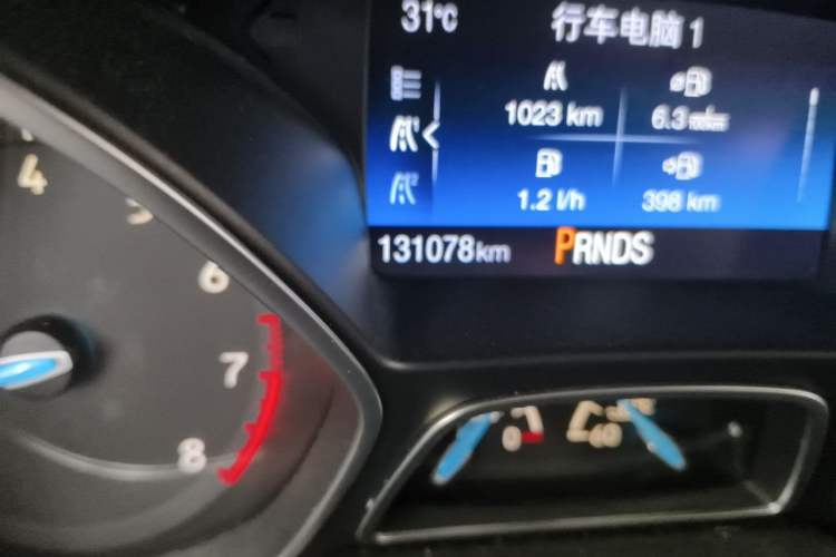 Used Ford Focus 2017 Sedan EcoBoost 180 Automatic Elite Model Odometer Close Up