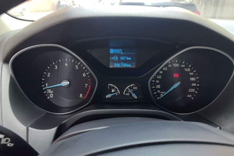 Used Ford Focus 2017 Sedan 1.6L Automatic Fashion Edition Smart Drive Version Odometer Close Up