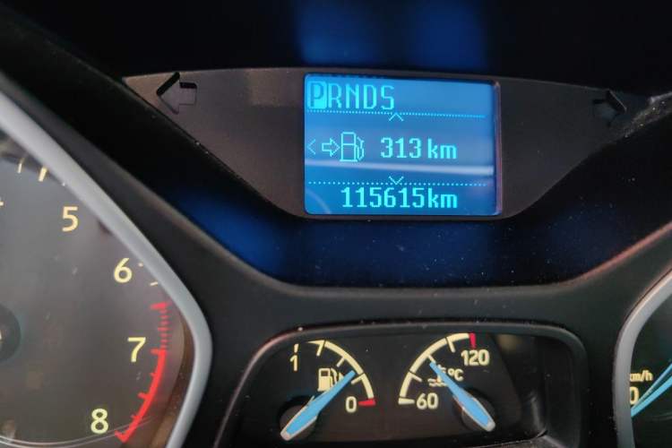 Used Ford Focus 2017 Sedan 1.6L Automatic Fashion Edition Smart Drive Version Odometer Close Up